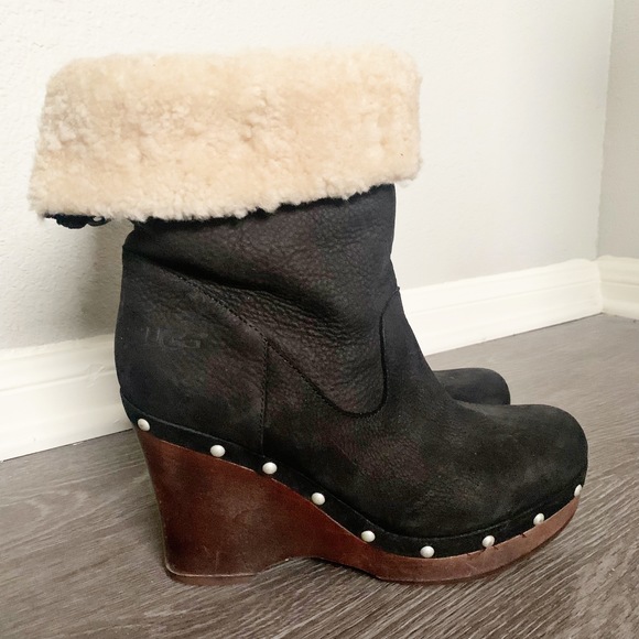 Ugg | Carnagie Black Cream Clog Sherpa lined Studded Leather Boots Size 10 - Picture 1 of 8